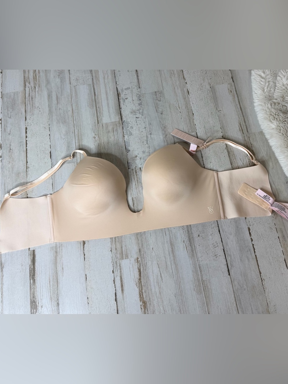 Victoria's Secret Smooth Nude Invisible Bra - Picture 9 of 9